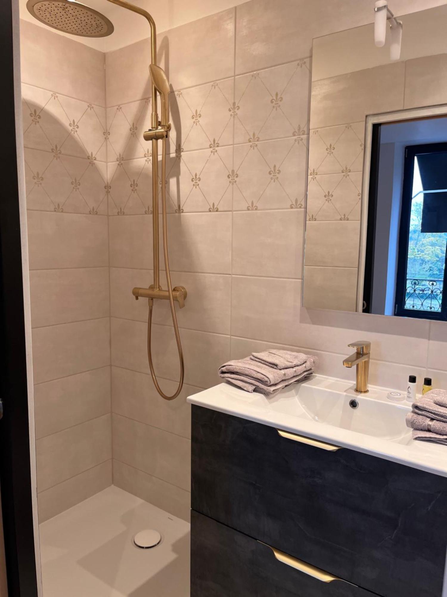 Hdg Hotel Gare De L'Isle Adam Appart'S Hotel Parmain Ngoại thất bức ảnh