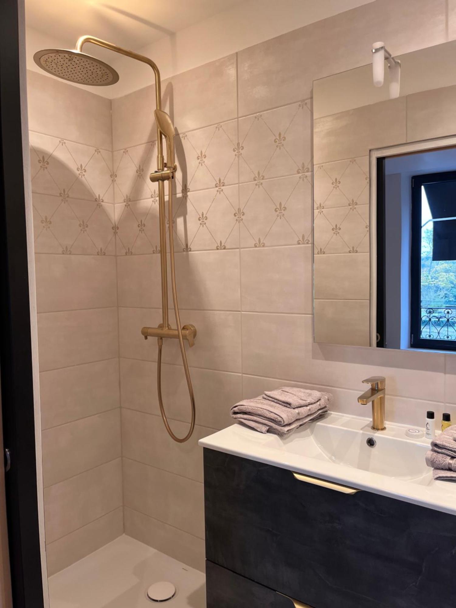 Hdg Hotel Gare De L'Isle Adam Appart'S Hotel Parmain Ngoại thất bức ảnh