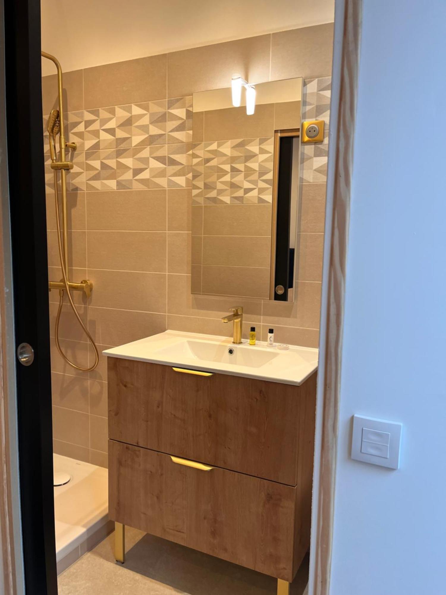 Hdg Hotel Gare De L'Isle Adam Appart'S Hotel Parmain Ngoại thất bức ảnh