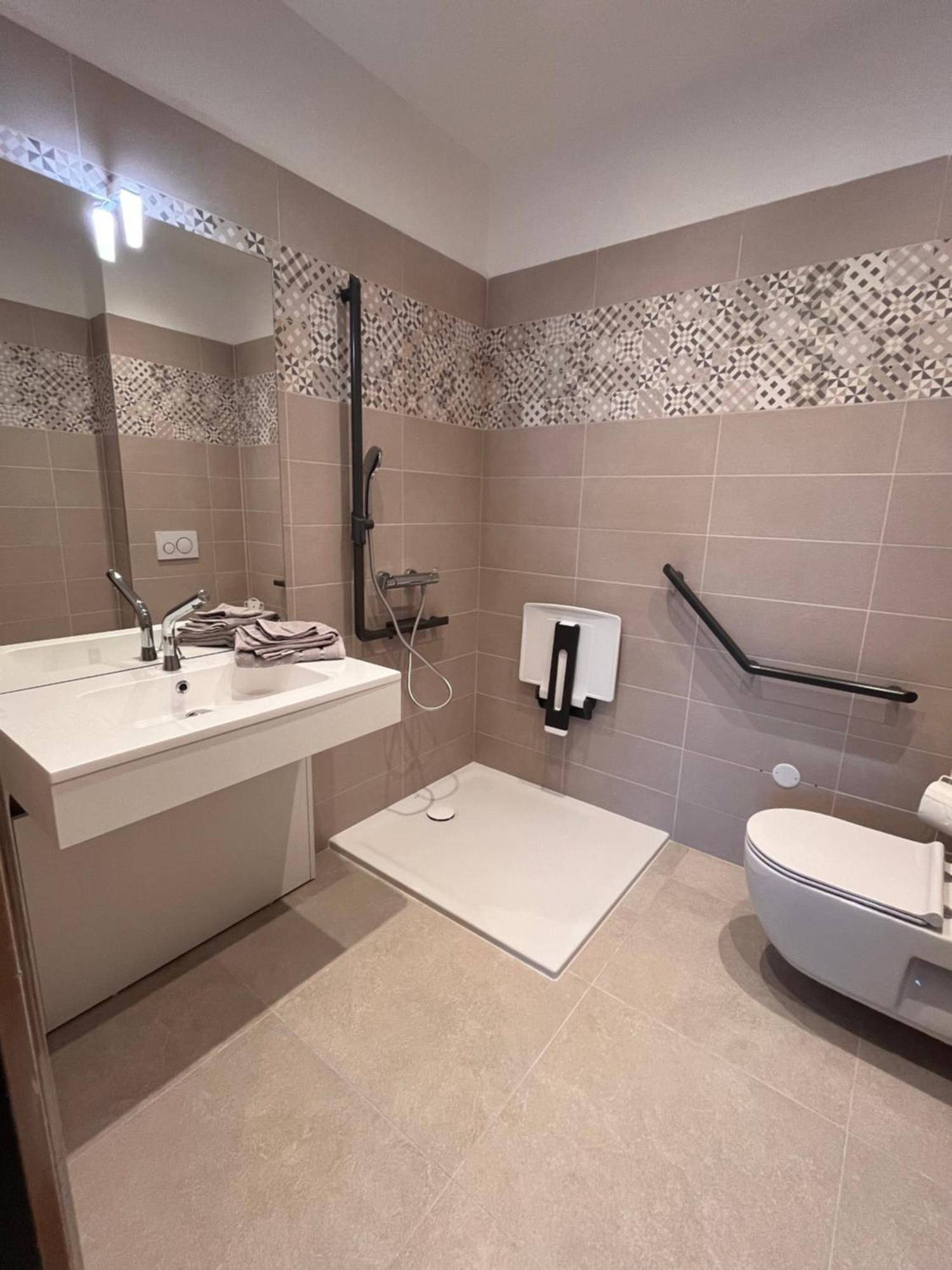 Hdg Hotel Gare De L'Isle Adam Appart'S Hotel Parmain Ngoại thất bức ảnh