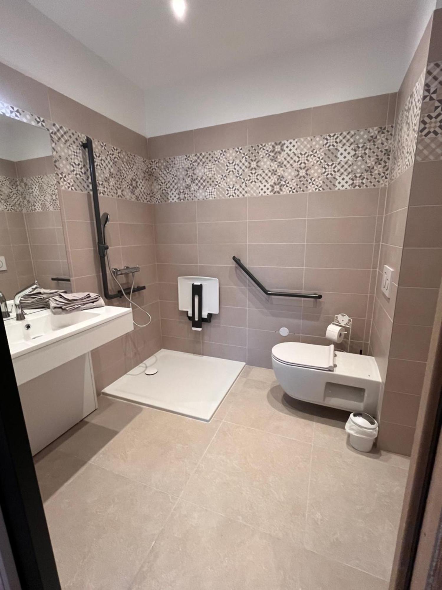 Hdg Hotel Gare De L'Isle Adam Appart'S Hotel Parmain Ngoại thất bức ảnh